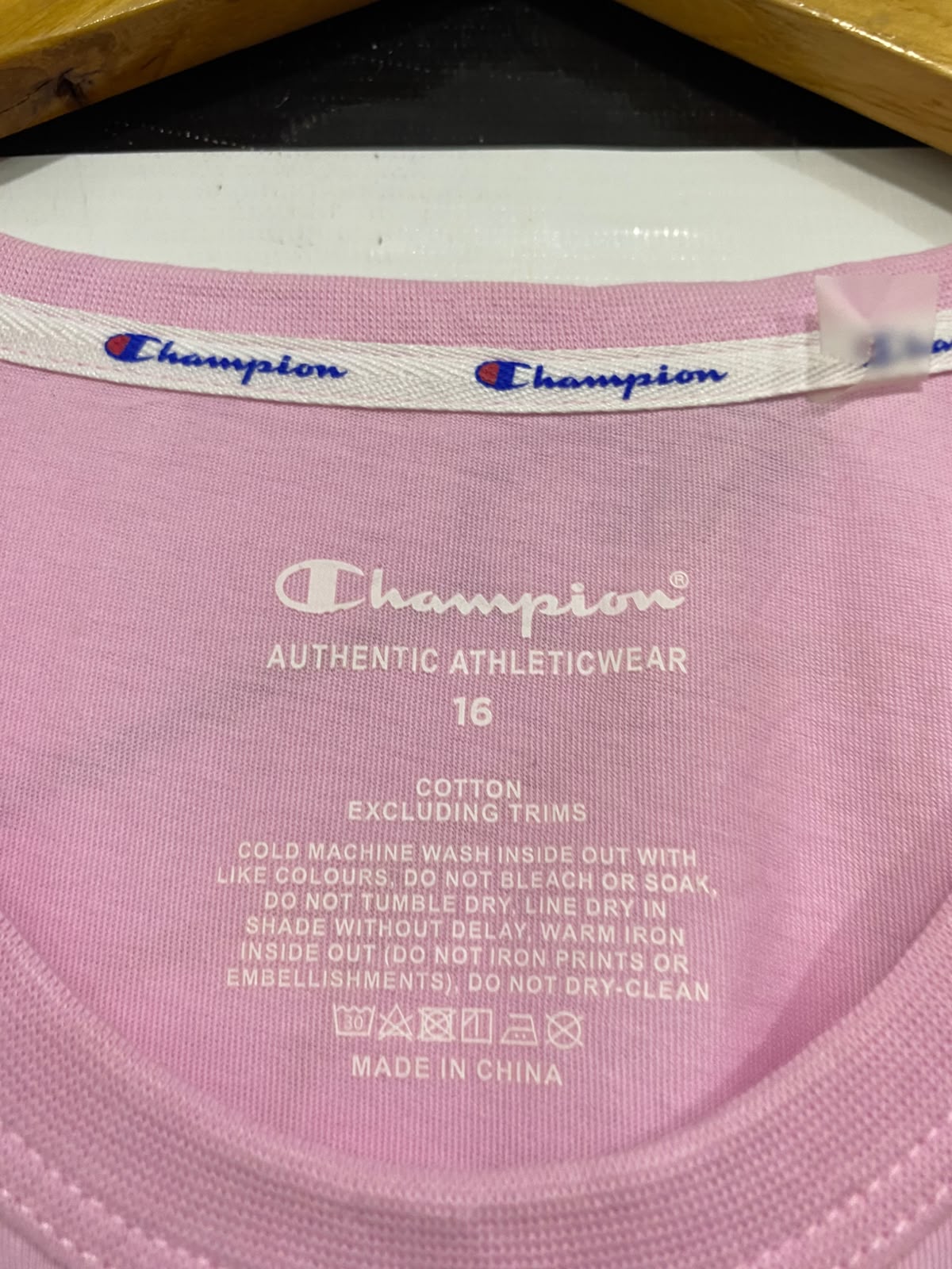 CHAMPION |L| BUST 20| A43| PINK LOGO-EMBOSSED SHORT-SLEEVE UTILITY T-SHIRT