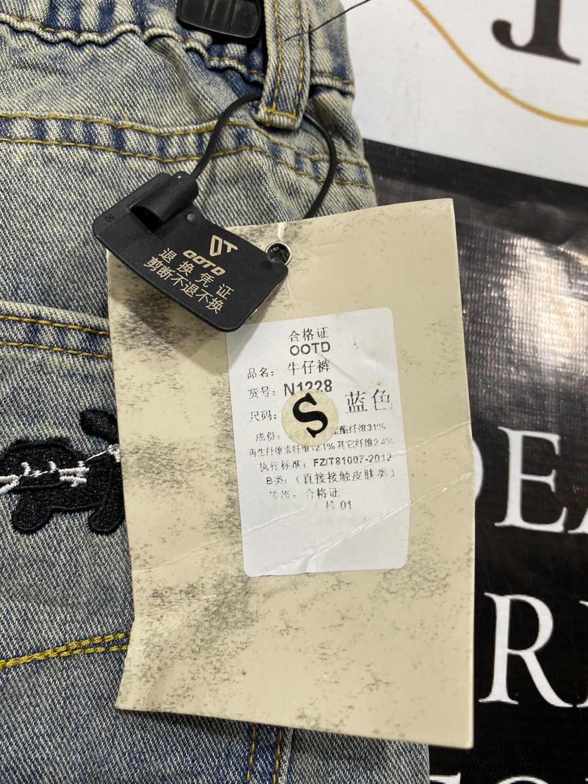 OOTD |M| WAIST 28| A43| LIGHT-WASH EMBROIDERED DOG-MOTIF STRAIGHT-LEG UTILITY DENIM JEANS