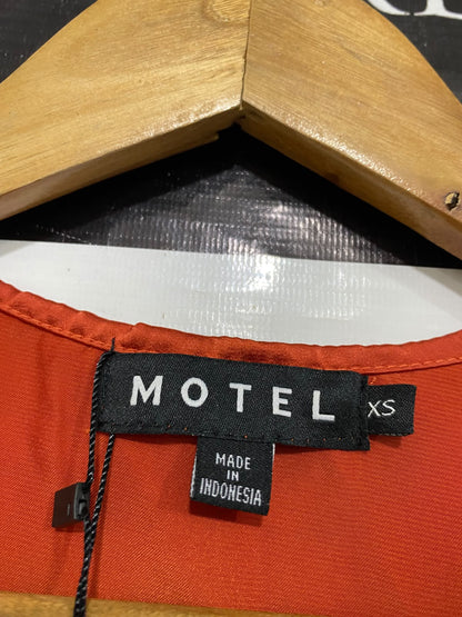 MOTEL |XS| BUST 17| A43| RUST ORANGE SATIN TIE-FRONT CROPPED UTILITY TOP