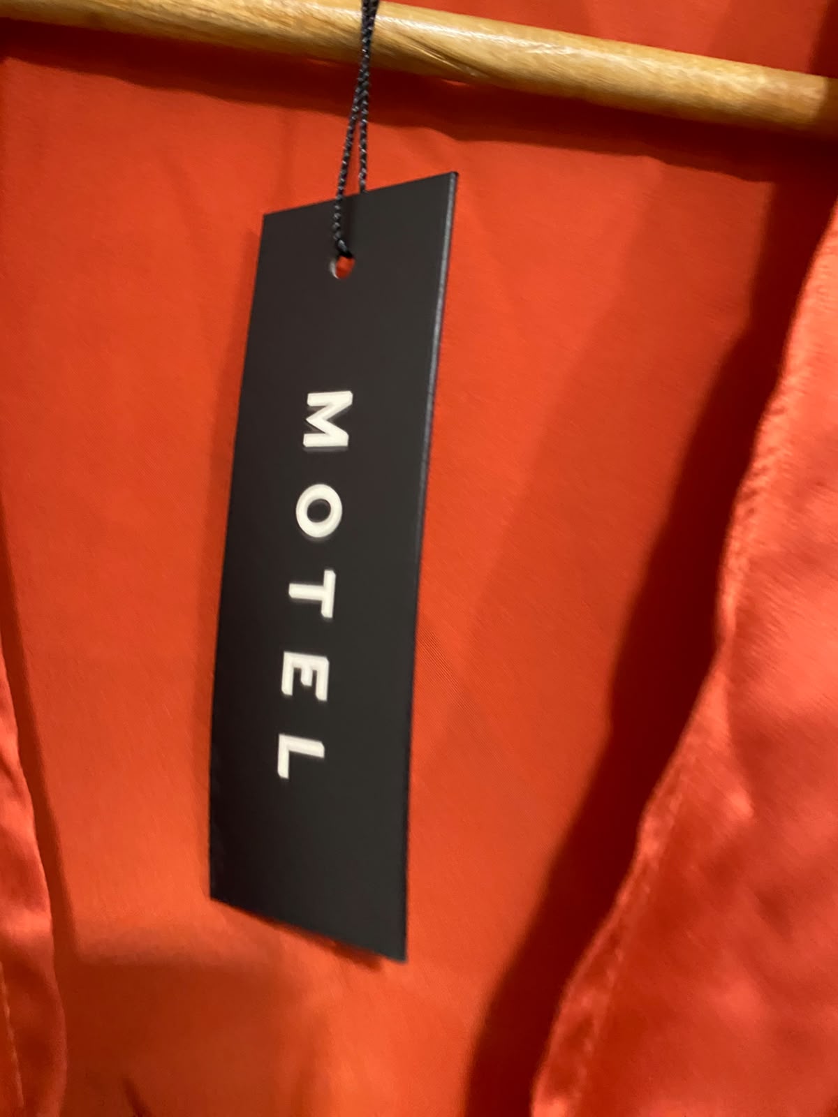 MOTEL |XS| BUST 17| A43| RUST ORANGE SATIN TIE-FRONT CROPPED UTILITY TOP