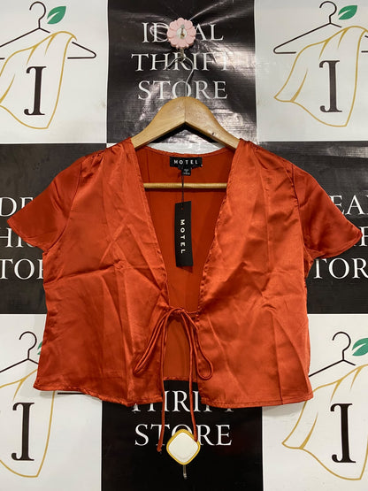 MOTEL |XS| BUST 17| A43| RUST ORANGE SATIN TIE-FRONT CROPPED UTILITY TOP