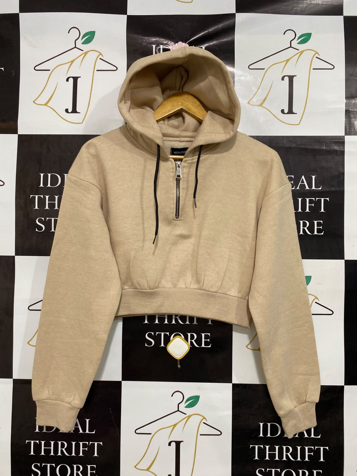 PRETTYLITTLE THING |S| BUST 18| A45| BEIGE CROPPED HALF-ZIP TECHNICAL UTILITY HOODIE