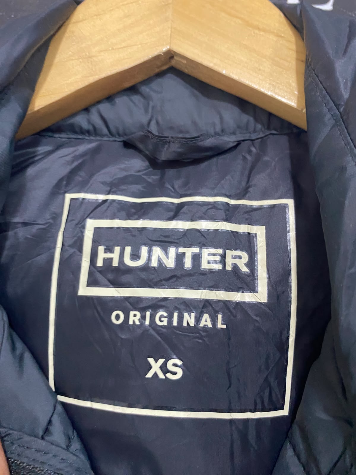 HUNTER |XS| BUST 16| A45| BLACK AND RED QUILTED TECHNICAL UTILITY VEST