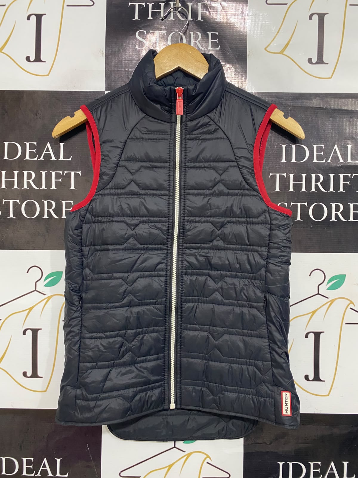 HUNTER |XS| BUST 16| A45| BLACK AND RED QUILTED TECHNICAL UTILITY VEST