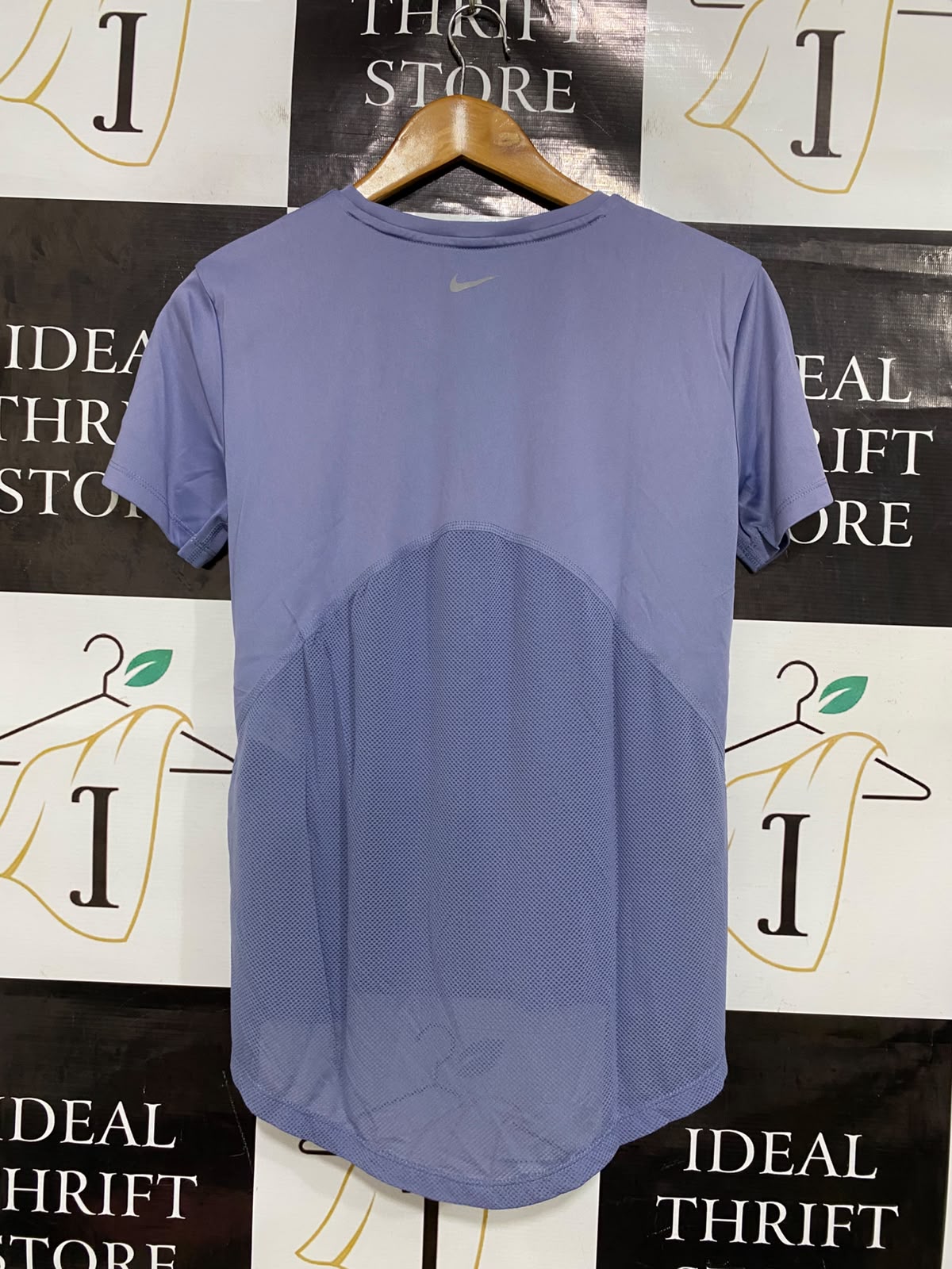 NIKE |S| BUST 18| A44| LAVENDER DRI-FIT TECHNICAL UTILITY ATHLETIC T-SHIRT
