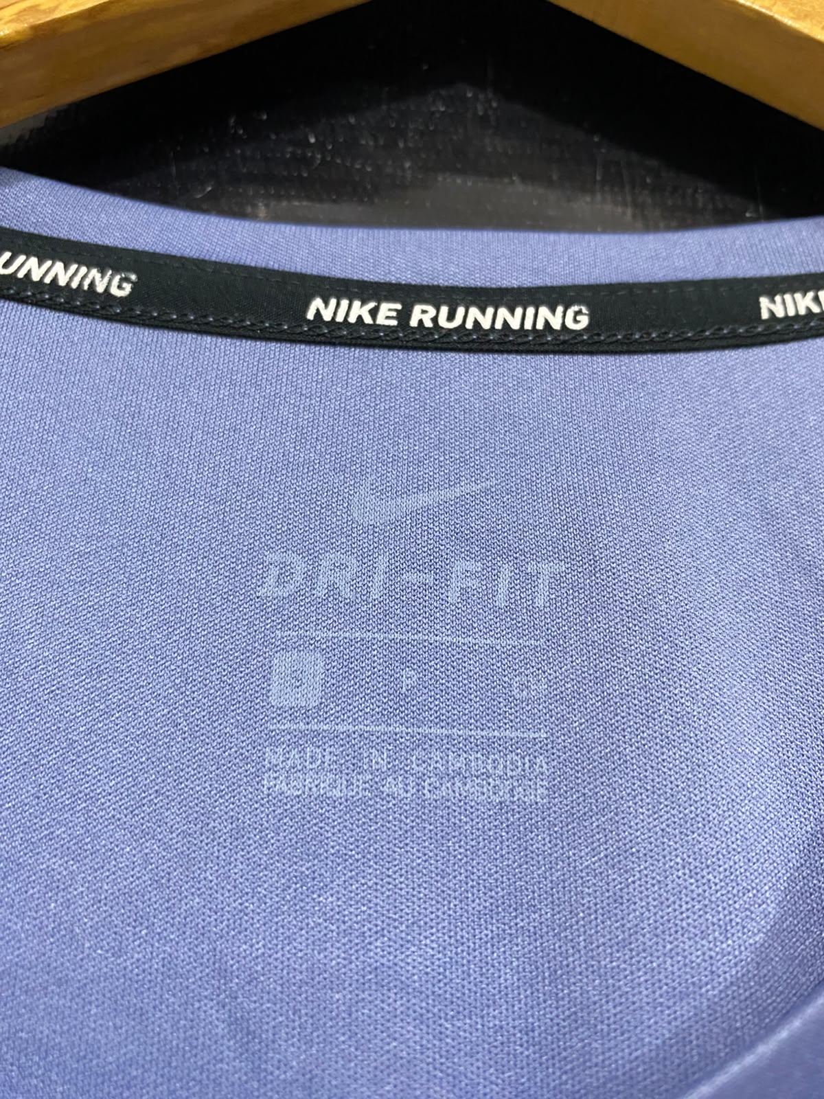 NIKE |S| BUST 18| A44| LAVENDER DRI-FIT TECHNICAL UTILITY ATHLETIC T-SHIRT