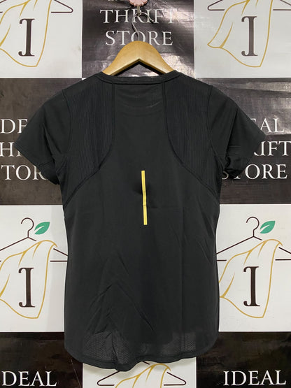 MIZUNO |M| BUST 16| A44| BLACK AND GOLD TECHNICAL UTILITY ATHLETIC T-SHIRT