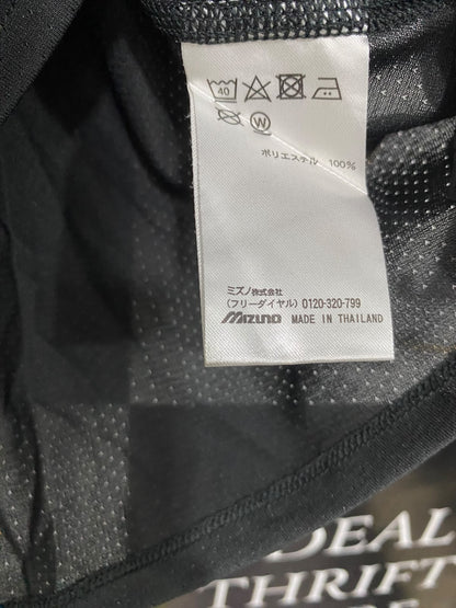 MIZUNO |M| BUST 16| A44| BLACK AND GOLD TECHNICAL UTILITY ATHLETIC T-SHIRT
