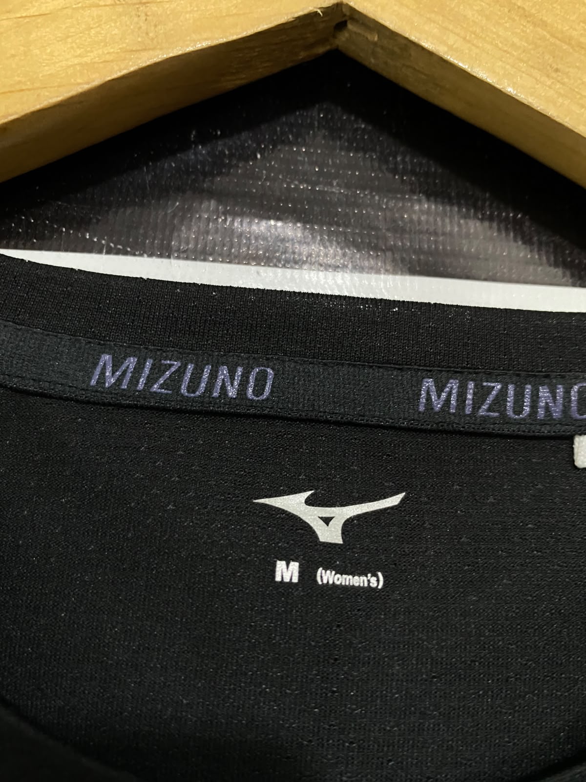 MIZUNO |M| BUST 16| A44| BLACK AND GOLD TECHNICAL UTILITY ATHLETIC T-SHIRT