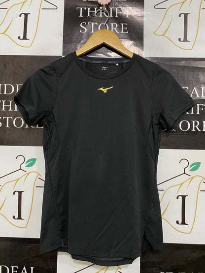 MIZUNO |M| BUST 16| A44| BLACK AND GOLD TECHNICAL UTILITY ATHLETIC T-SHIRT