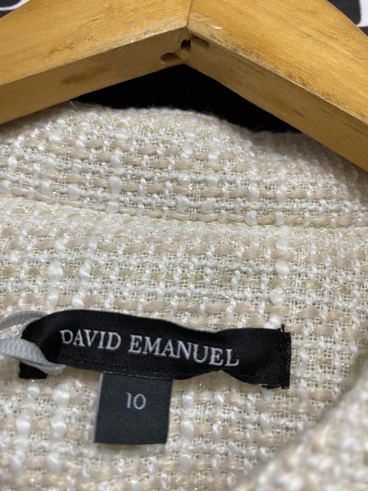 DAVID EMANUEL |M| BUST 19| A44| CREAM TWEED STRUCTURED TECHNICAL UTILITY COAT