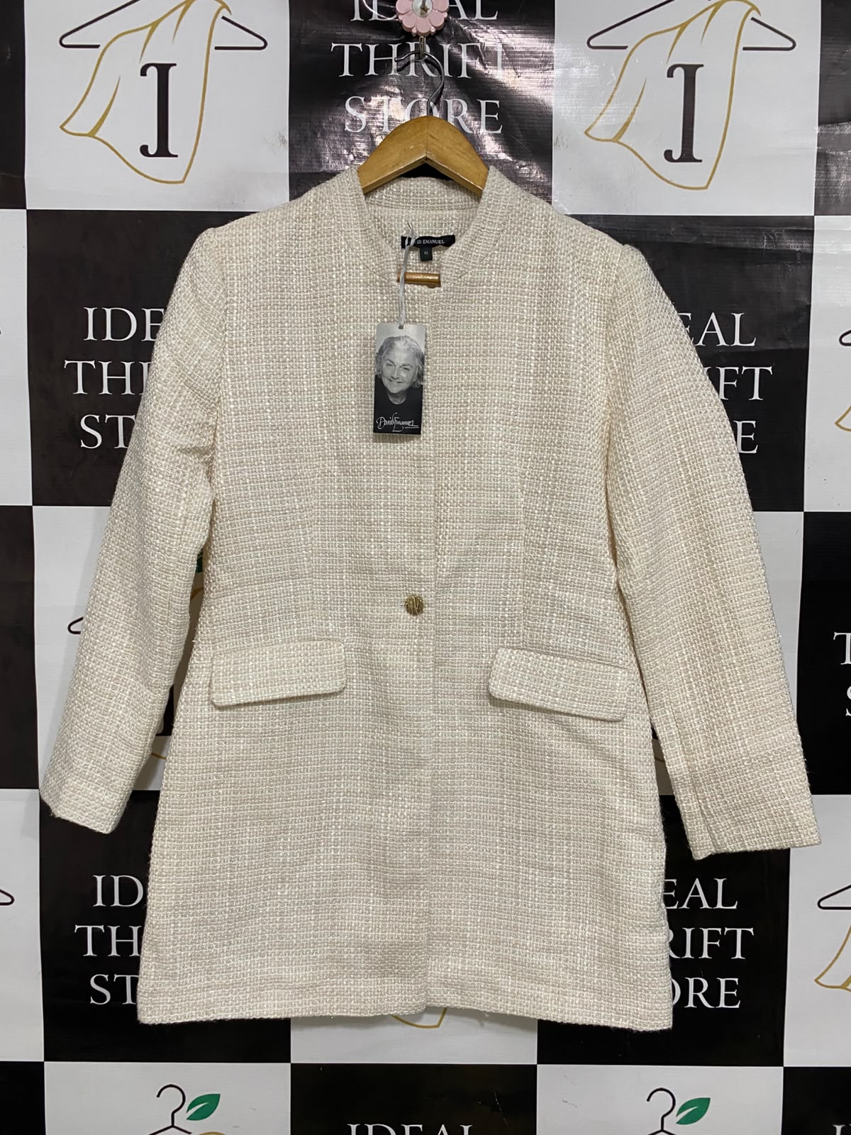 DAVID EMANUEL |M| BUST 19| A44| CREAM TWEED STRUCTURED TECHNICAL UTILITY COAT