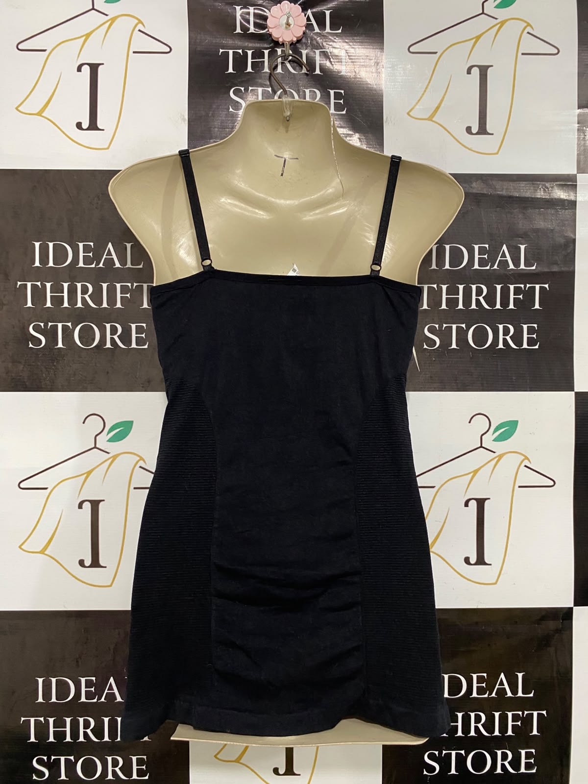 SOFRA |S| BUST 15| A44| BLACK SEAMLESS SPAGHETTI STRAP TECHNICAL UTILITY CAMISOLE