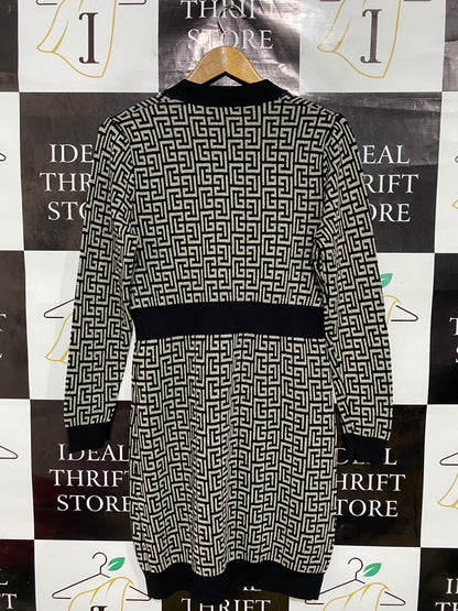 QUIZ |L| BUST 19| A44| BLACK AND BEIGE GEOMETRIC JACQUARD KNIT CARDIGAN DRESS