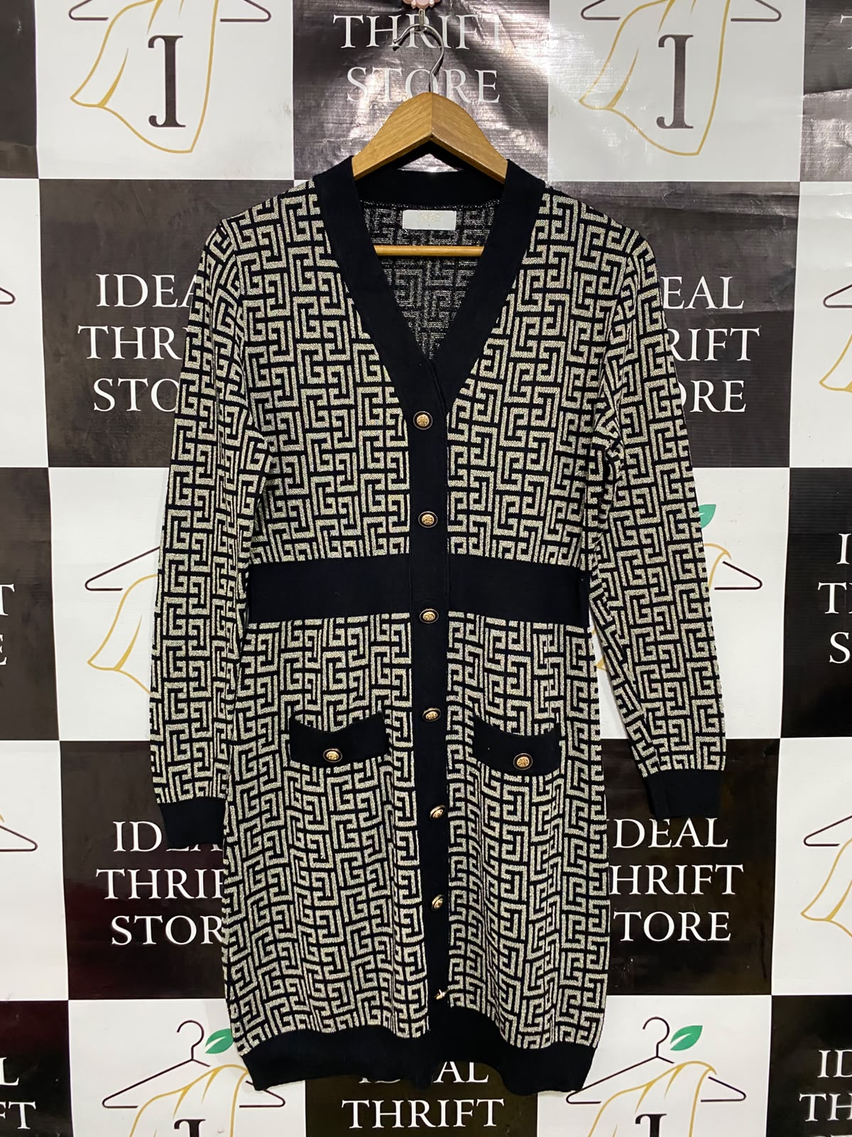 QUIZ |L| BUST 19| A44| BLACK AND BEIGE GEOMETRIC JACQUARD KNIT CARDIGAN DRESS