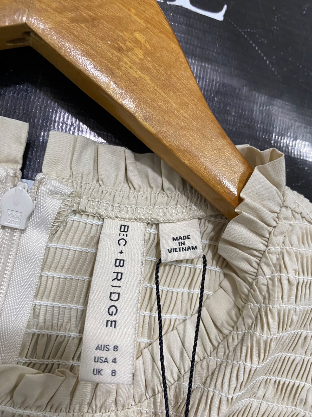 BEC BRIDGE |XS| BUST 13| A46| BEIGE SMOCKED TIE-HEM TECHNICAL UTILITY SLEEVELESS TOP