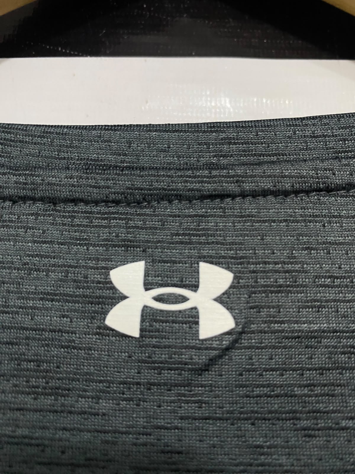 UNDER ARMOUR |XL| BUST 22| A46| GREY HEATHERED MESH-TRIM TECHNICAL UTILITY TEE