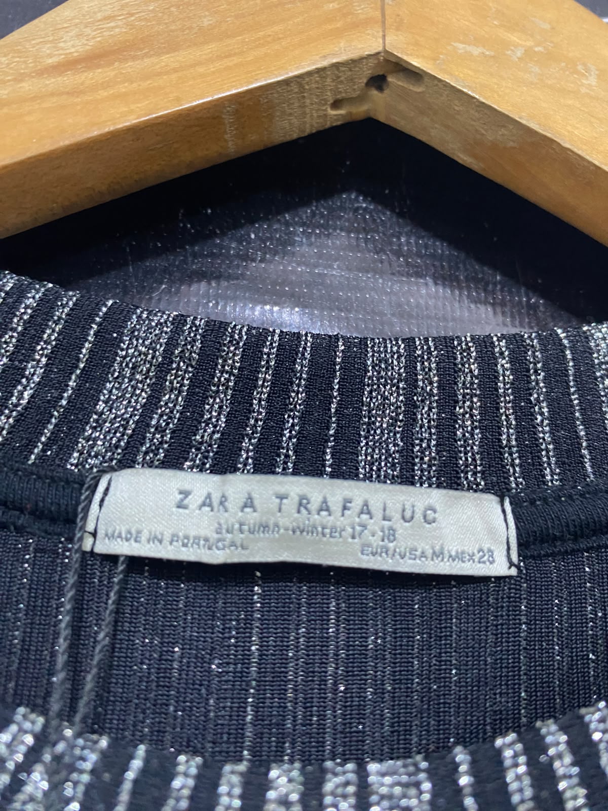 ZARA TRAFALUC |M| BUST 21| A46| BLACK AND SILVER METALLIC STRIPED TECHNICAL UTILITY BOXEY TOP