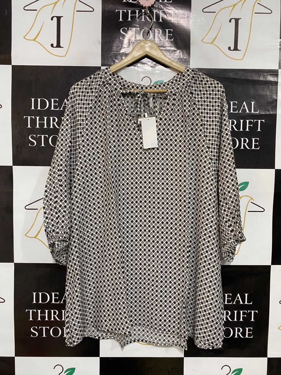 AVELLA |XL| BUST 26| A48| BLACK-AND-WHITE GEOMETRIC PRINT TIE-NECK TECHNICAL UTILITY BLOUSE
