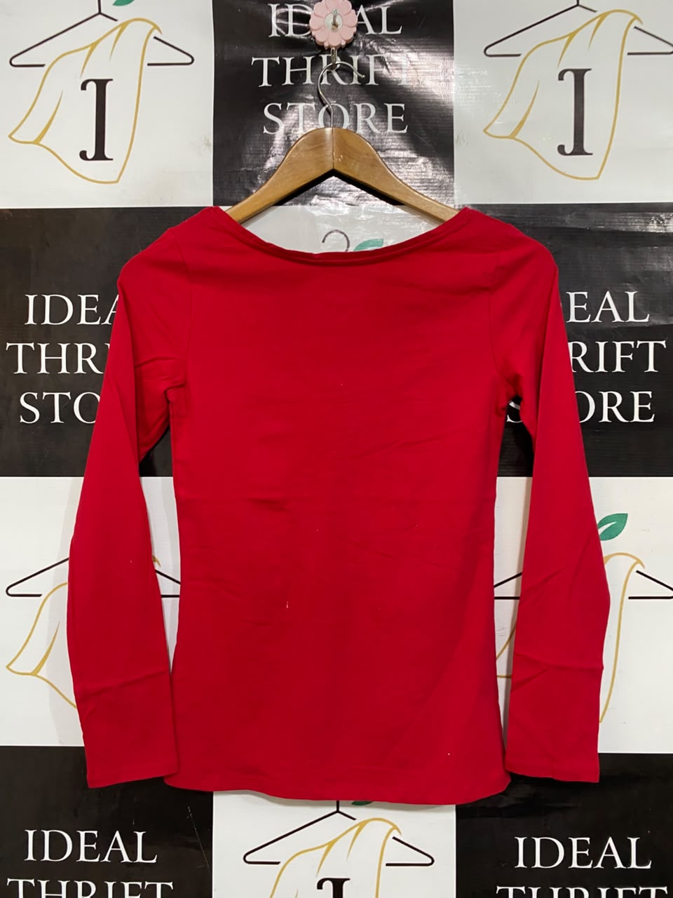 ATMOSPHERE |S| BUST 15| A48| RED V-NECK LONG-SLEEVE TECHNICAL UTILITY STRETCH TEE
