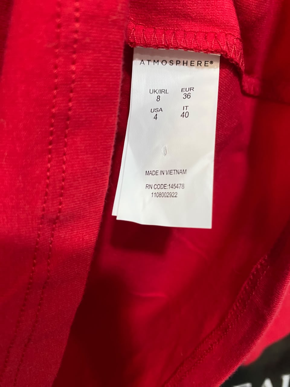ATMOSPHERE |S| BUST 15| A48| RED V-NECK LONG-SLEEVE TECHNICAL UTILITY STRETCH TEE