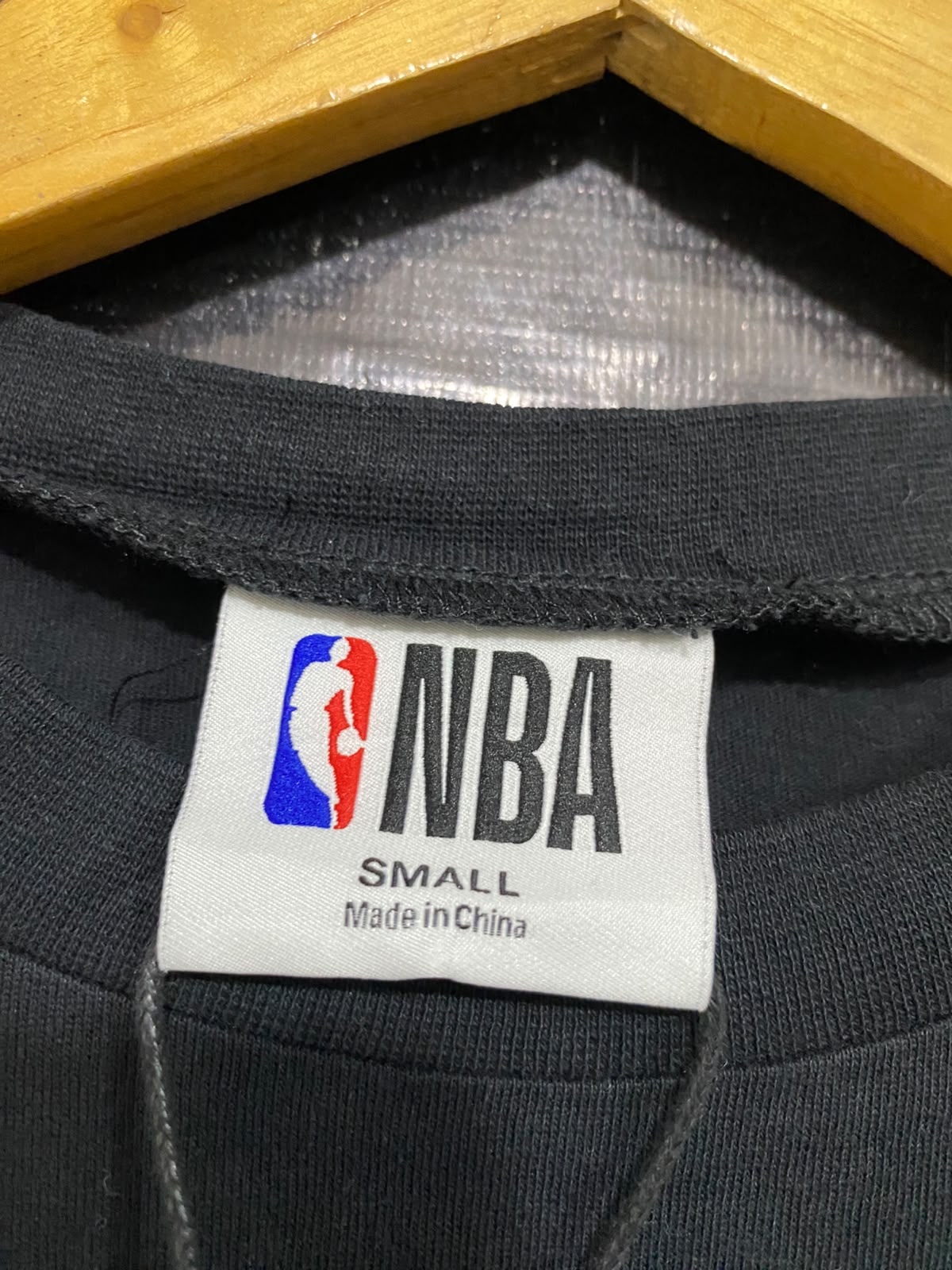 NBA |S| BUST 24| A47| BLACK LOS ANGELES LAKERS NBA TECHNICAL UTILITY TEE