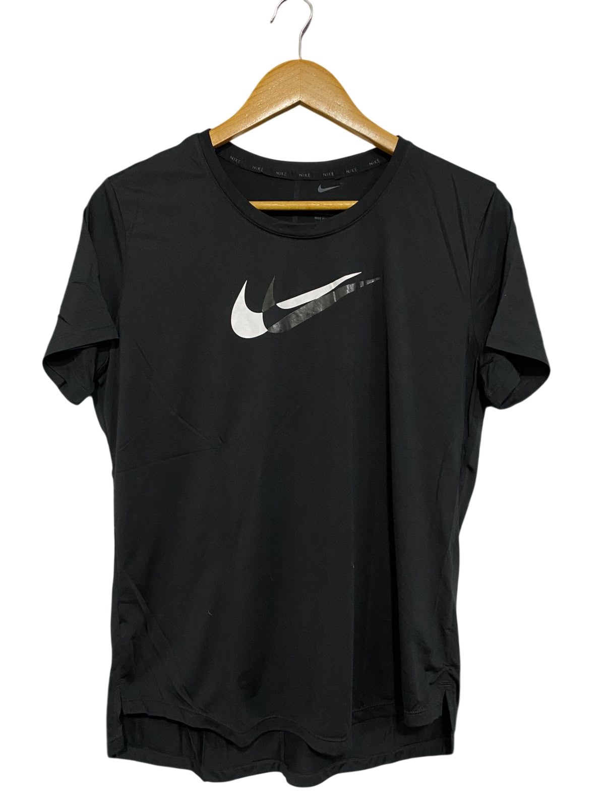 NIKE |L| BUST 20| A49| BLACK NIKE SWOOSH GRAPHIC TECHNICAL UTILITY T-SHIRT