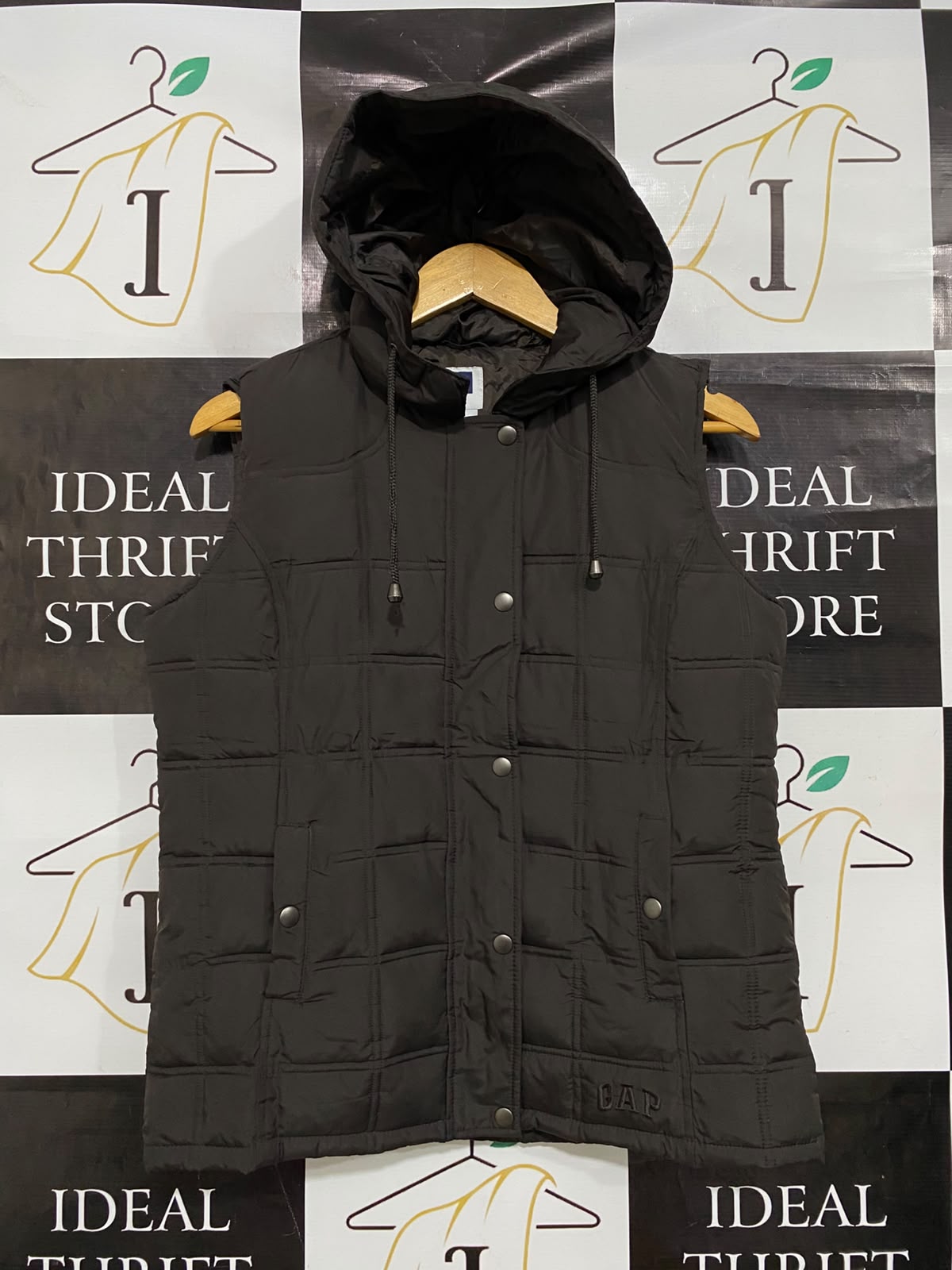GAP |M| BUST 20| A48| SOLID BLACK QUILTED HOODED TECHNICAL UTILITY VEST