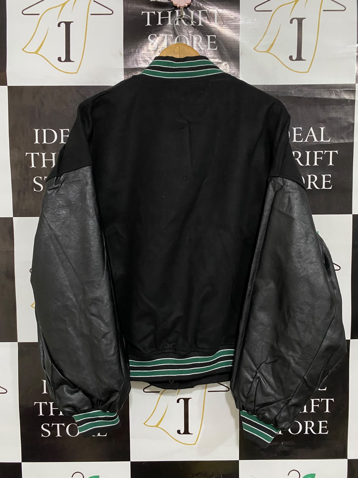 BOOHOO |M| BUST 27| A20| BLACK AND GREEN VARSITY TECHNICAL UTILITY JACKET