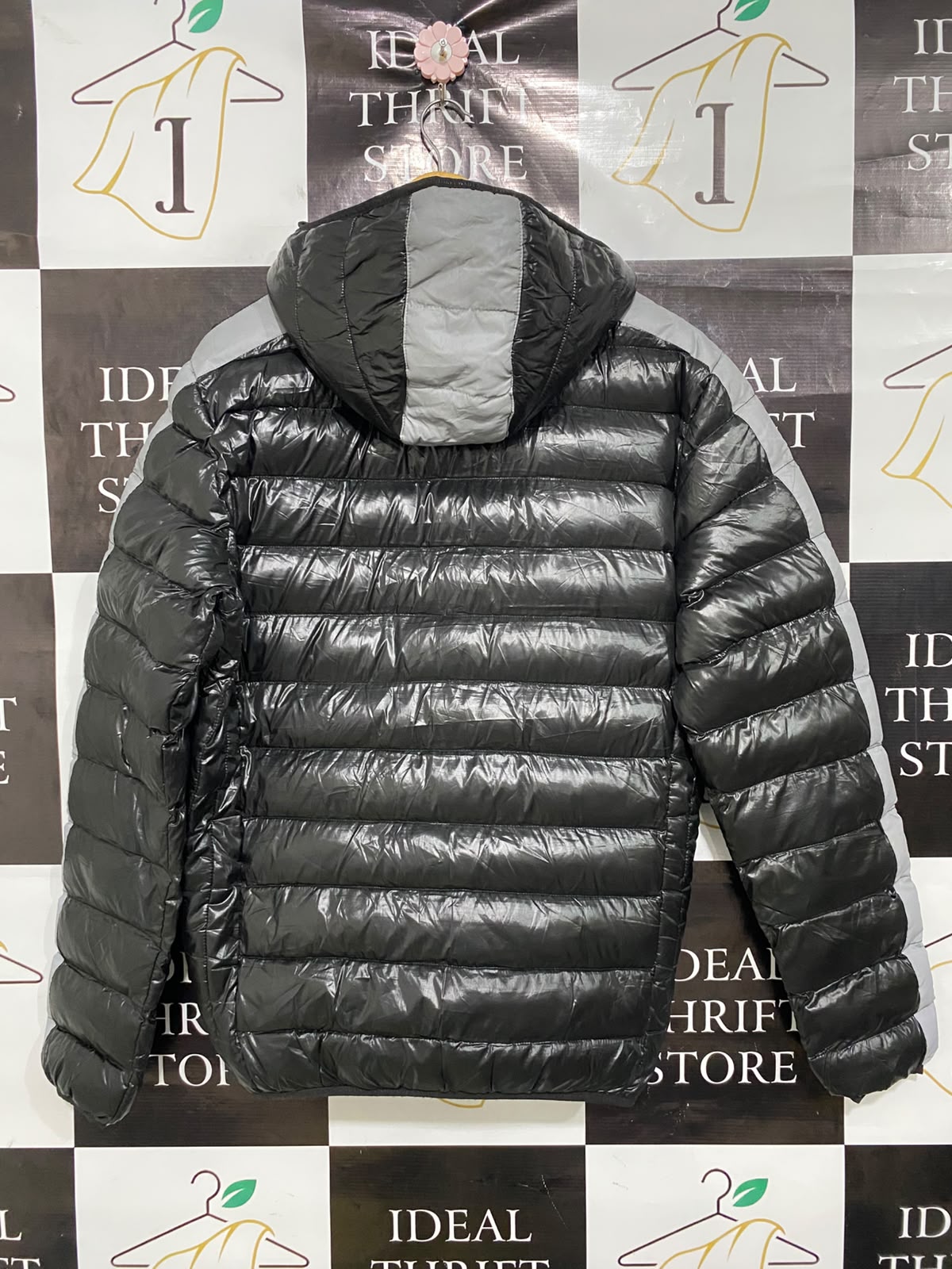 GK |L| BUST 22| A50| BLACK GLOSSY PUFFER JACKET WITH HOOD AND SIDE STRIPES