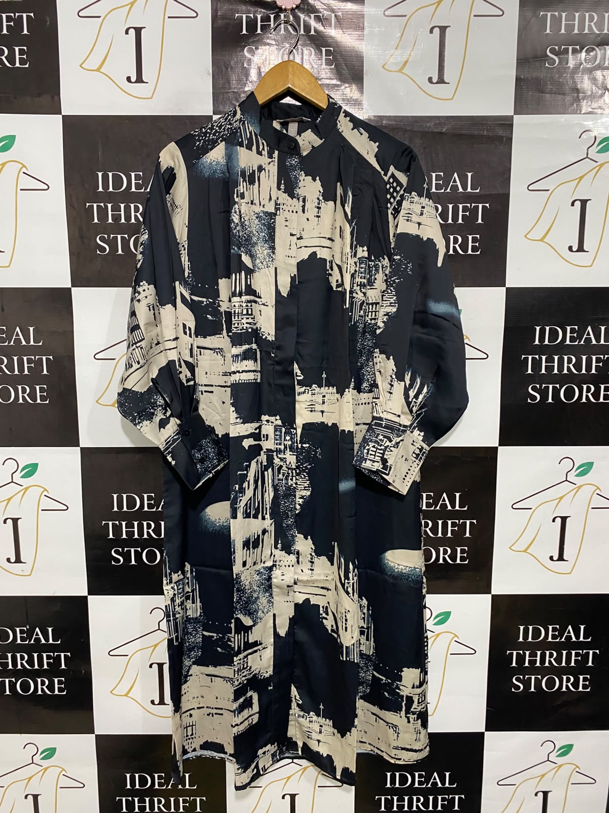 H&M |XS| BUST 23| A50| BLACK AND CREAM ARCHITECTURAL CITYSCAPE PRINT TECHNICAL UTILITY SHIRT DRESS