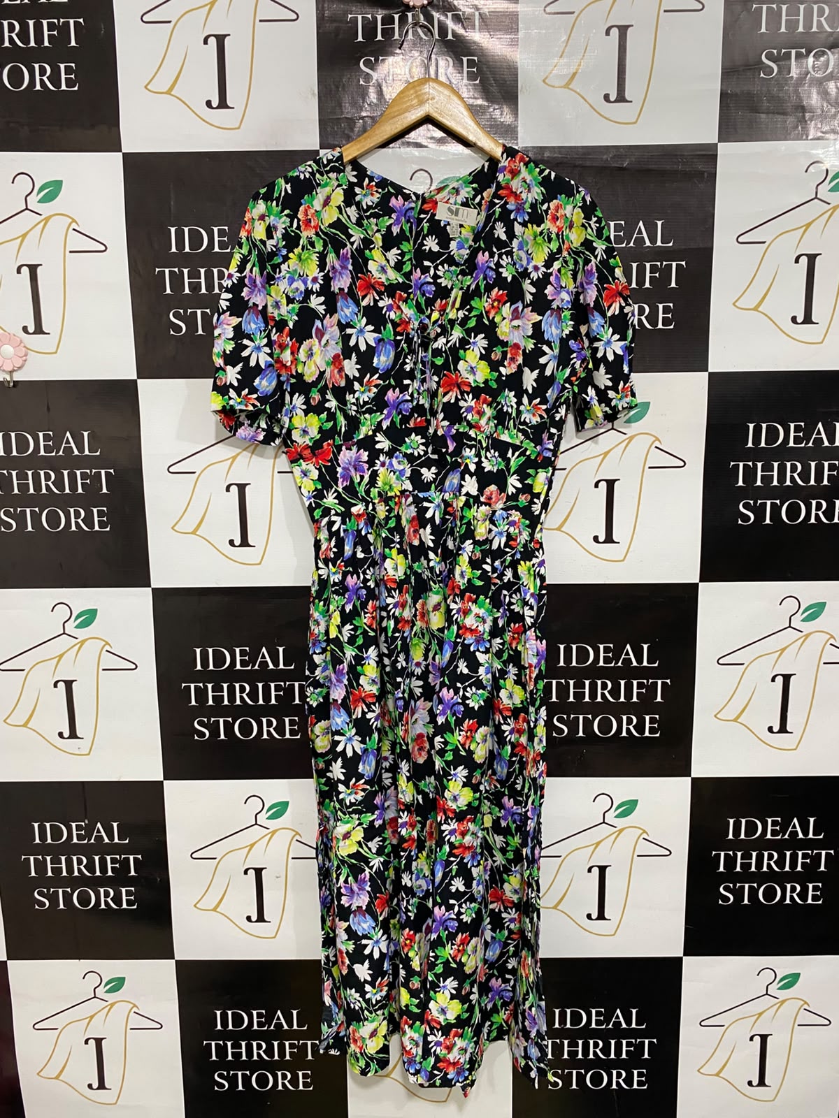 SONJA MODELLE |M| BUST 19| A50| BLACK MULTI-COLOR FLORAL V-NECK TECHNICAL UTILITY MIDI DRESS