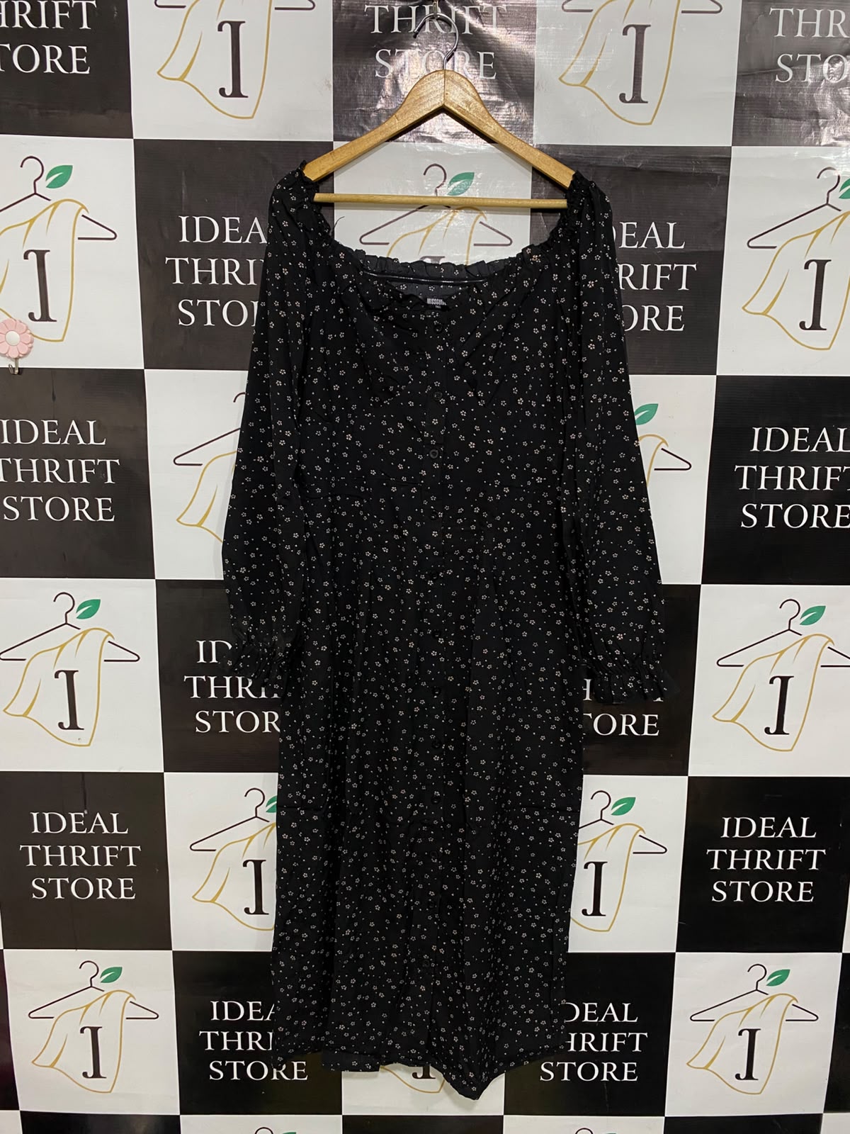 MISS GUIDED |M| BUST 18| A50| BLACK AND WHITE DITSY FLORAL SQUARE-NECK TECHNICAL UTILITY MIDI DRESS