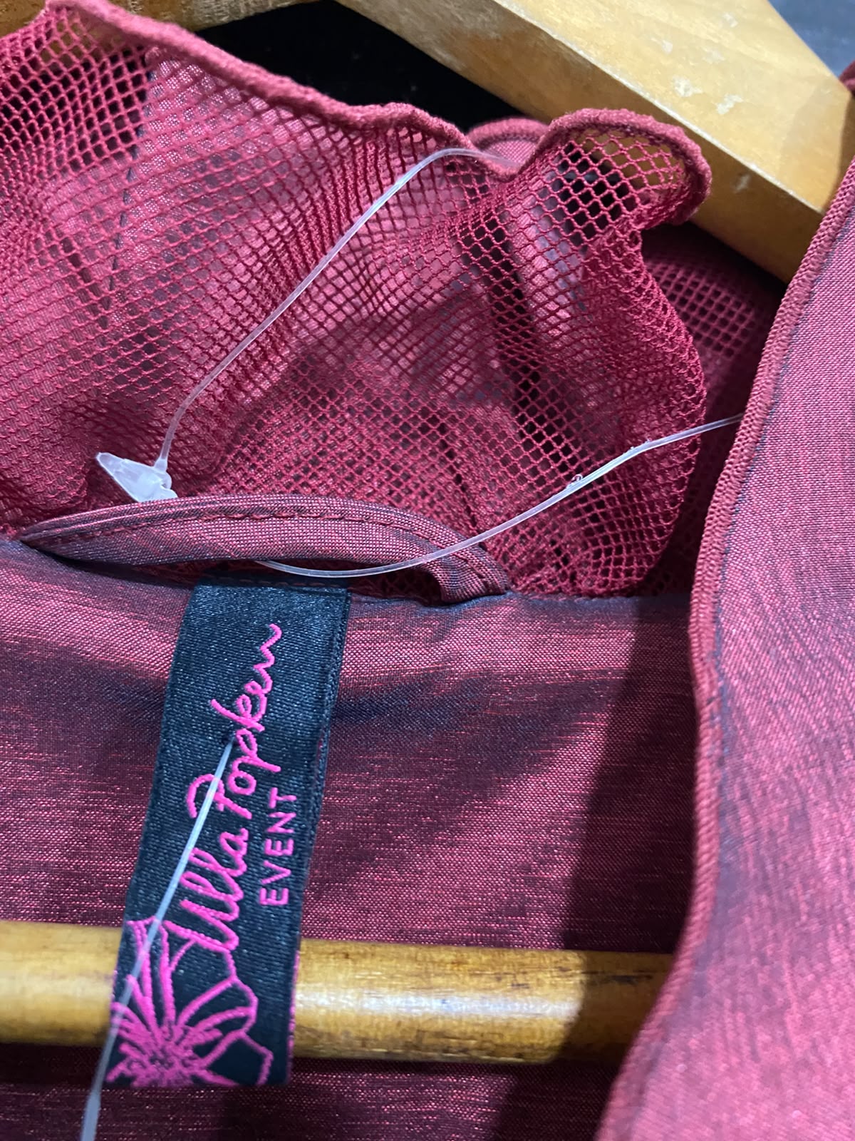 ULLA POPKEN |L| BUST 22| A52| BURGUNDY RUFFLED-COLLAR TECHNICAL UTILITY LONG JACKET
