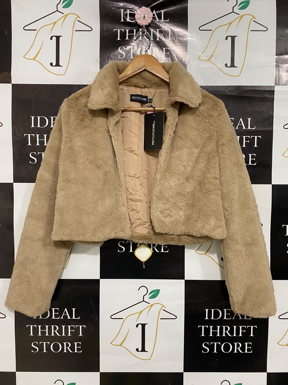 PRETTYLITTLE THING |S| BUST 19| A52| BEIGE CROPPED FAUX-FUR COLLARED TECHNICAL UTILITY JACKET