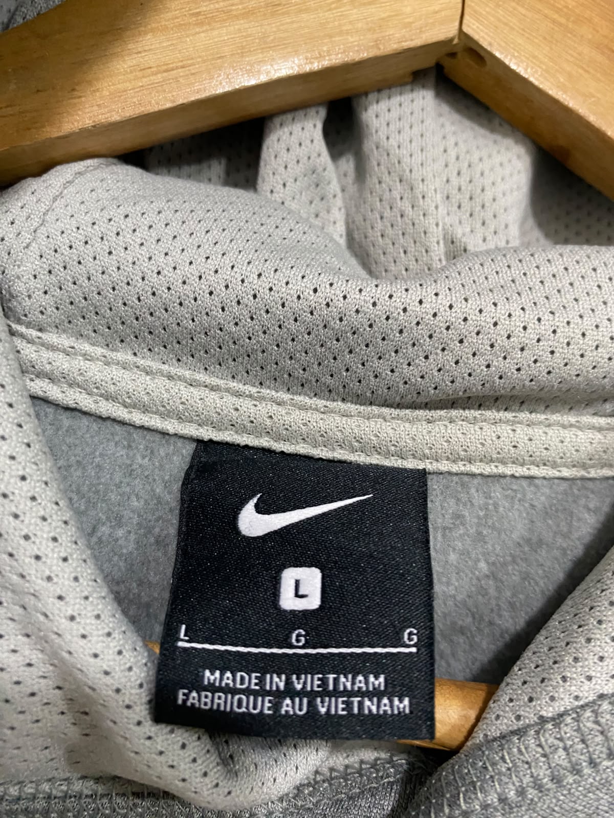 NIKE |L| BUST 22| A51| GREY NFC CHAMPIONS EAGLES TECHNICAL UTILITY HOODIE