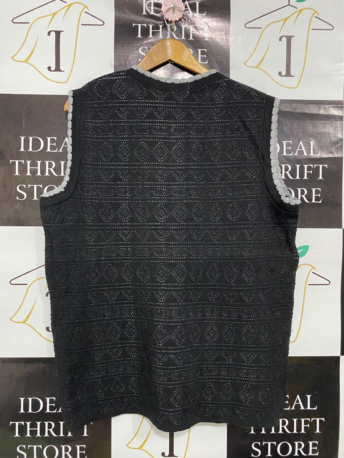 REFLECT |L/XL| BUST 22| A51| BLACK TEXTURED KNIT BUTTON-UP TECHNICAL UTILITY VEST