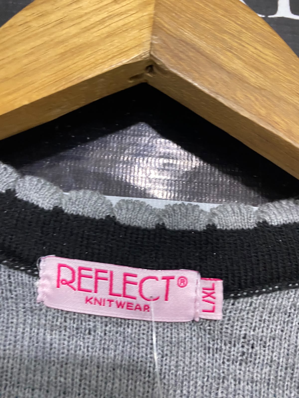 REFLECT |L/XL| BUST 22| A51| BLACK TEXTURED KNIT BUTTON-UP TECHNICAL UTILITY VEST