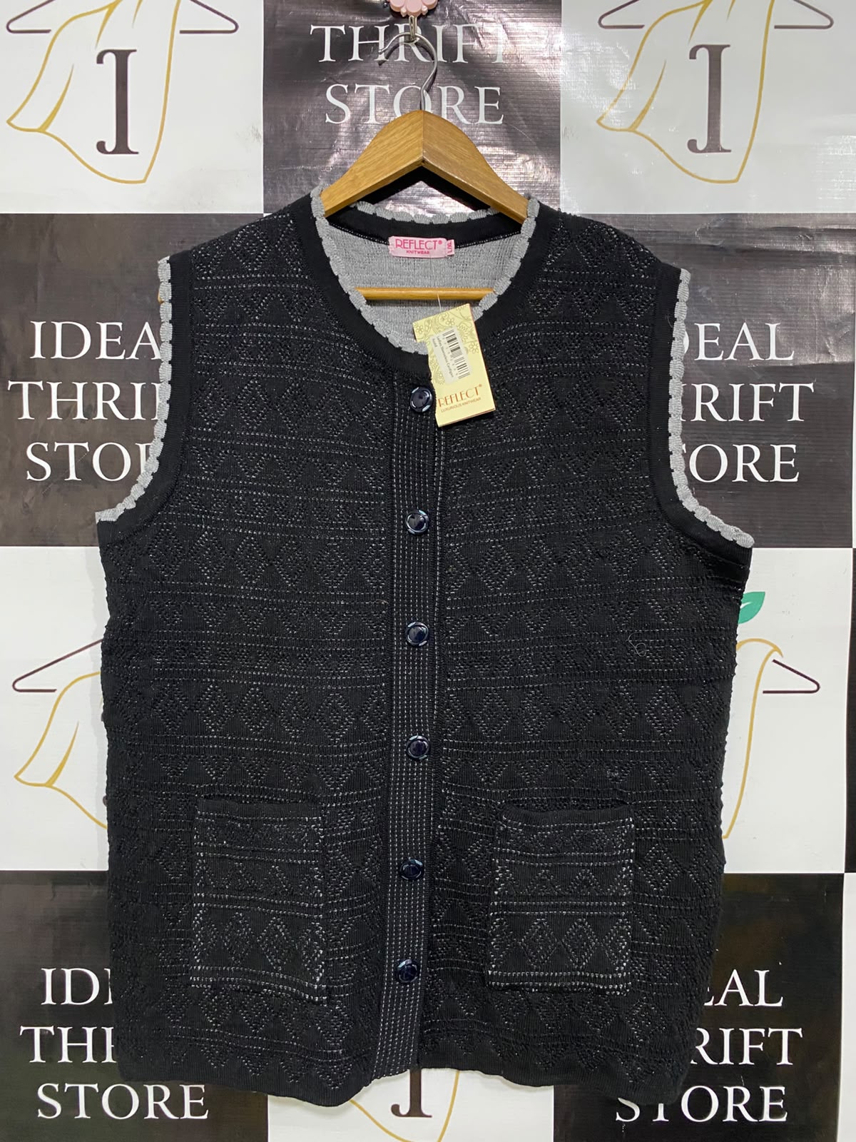 REFLECT |L/XL| BUST 22| A51| BLACK TEXTURED KNIT BUTTON-UP TECHNICAL UTILITY VEST