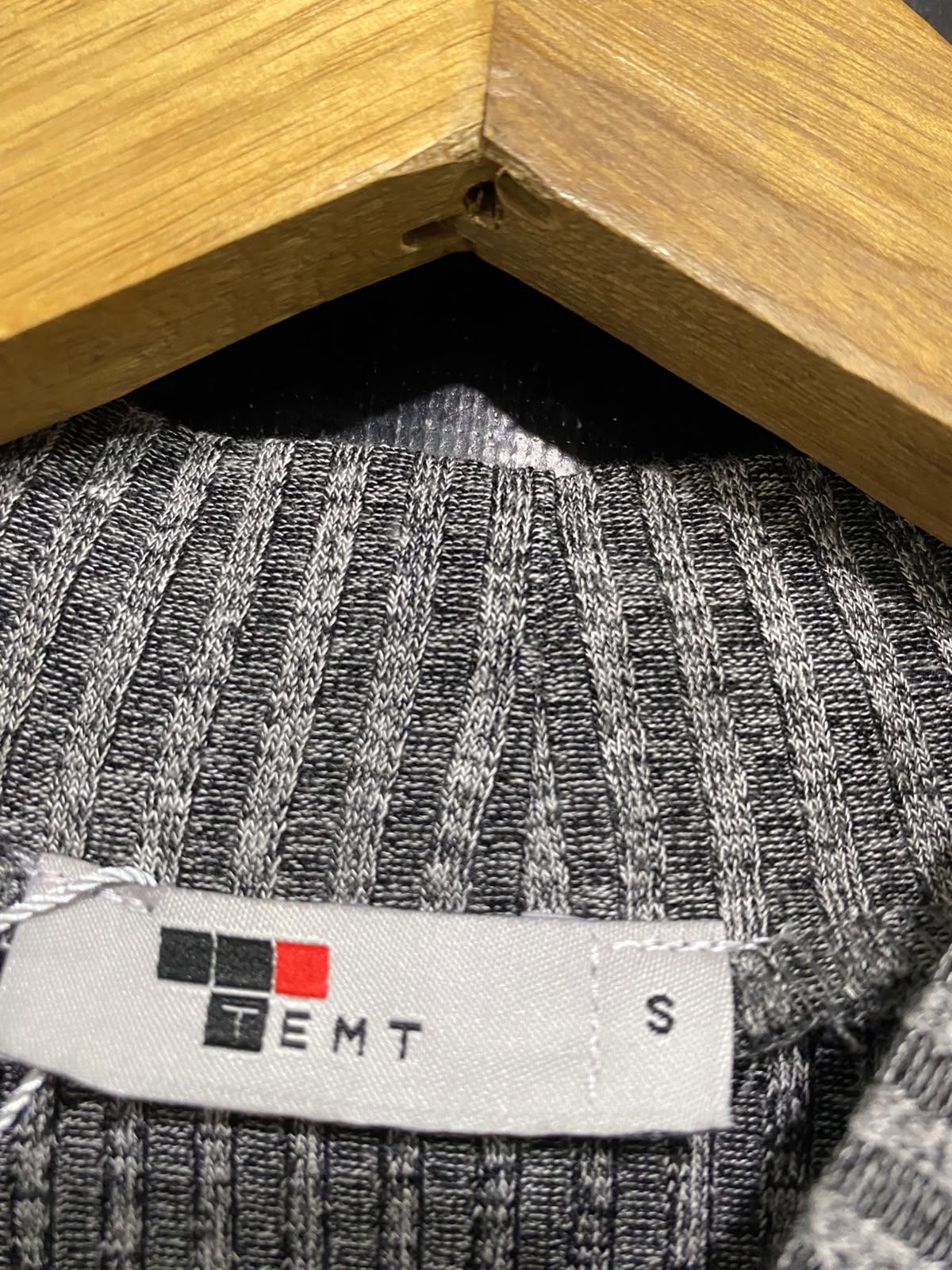 TEMT |S| BUST 15| A53| GREY RIBBED HALTER-NECK TEMT TECHNICAL UTILITY TOP