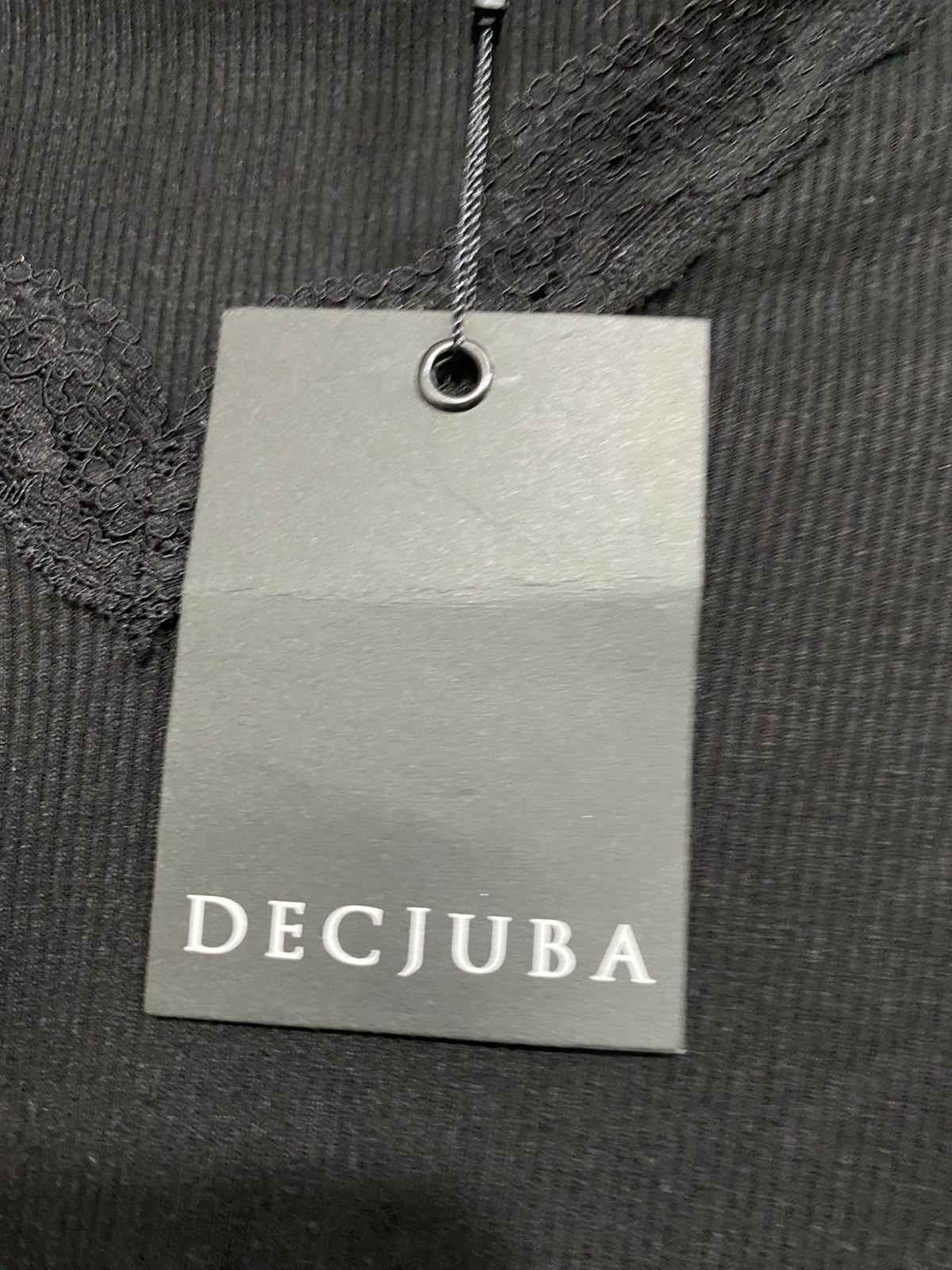 DECJUBA |S| BUST 15| A53| BLACK DECJUBA LACE-TRIM RIBBED TECHNICAL UTILITY T-SHIRT