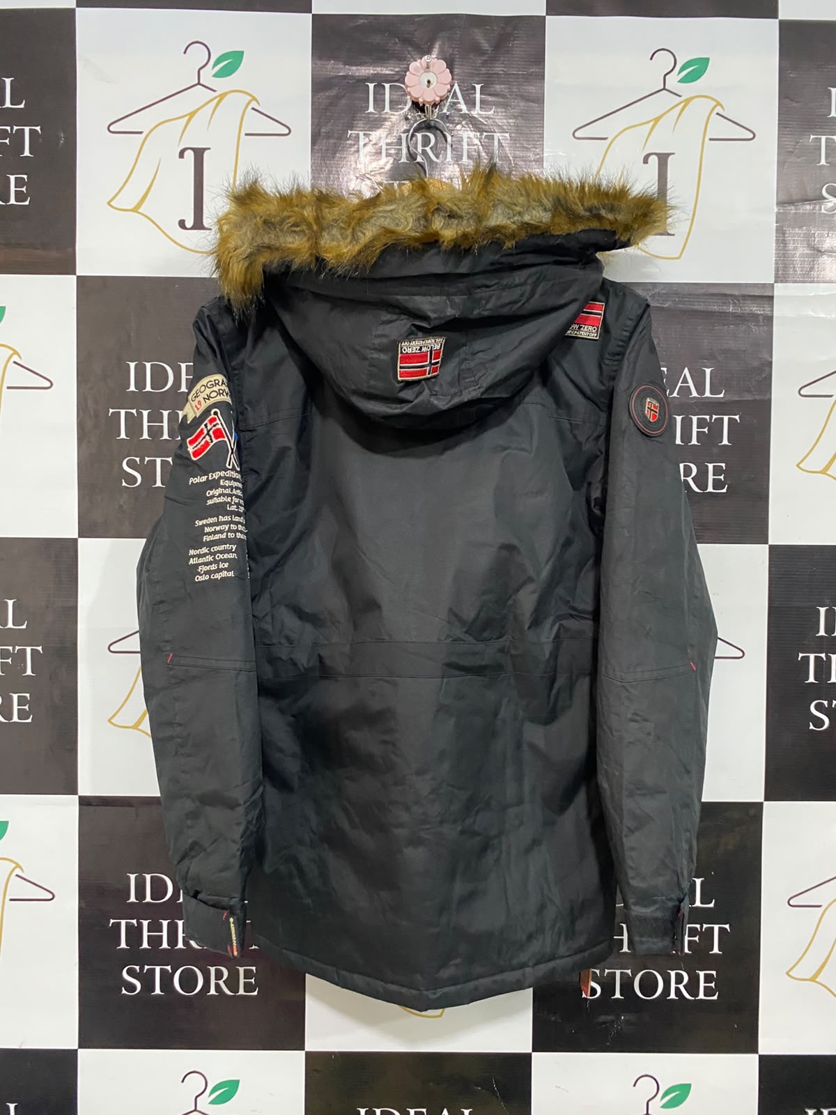 NORWAY |M| BUST 22| A53| BLACK GEOGRAPHICAL NORWAY FUR-TRIM HOODED TECHNICAL UTILITY PARKA