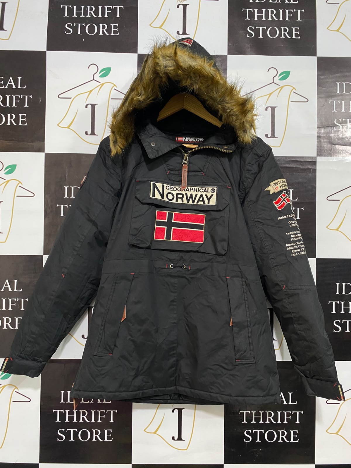NORWAY |M| BUST 22| A53| BLACK GEOGRAPHICAL NORWAY FUR-TRIM HOODED TECHNICAL UTILITY PARKA