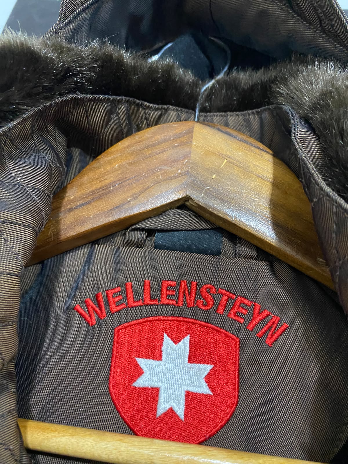 WELLENSTEYN |S| BUST 18| A53| BROWN BELTED FUR-COLLAR TECHNICAL UTILITY WINTER JACKET