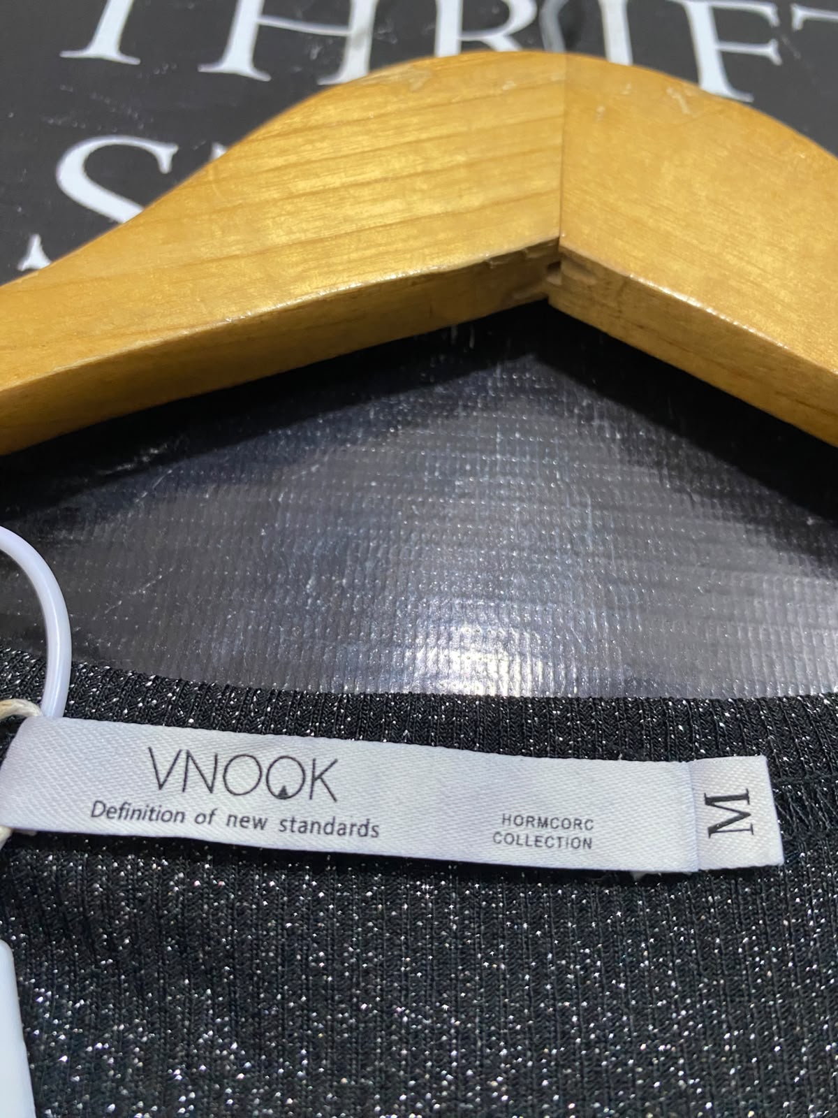VNOOK |M| BUST 16| A53| BLACK METALLIC WRAP-FRONT V-NOOK TECHNICAL UTILITY TOP