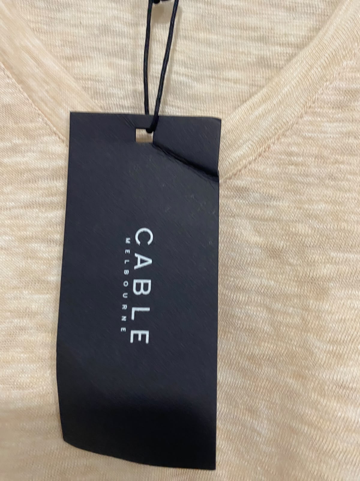 CABLE |S| BUST 18| A53| BEIGE CABLE V-NECK TECHNICAL UTILITY T-SHIRT