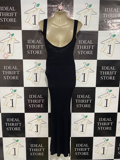 DAZIE |S| BUST 15| A53| BLACK RIBBED SCOOP-NECK TECHNICAL UTILITY MIDI DRESS
