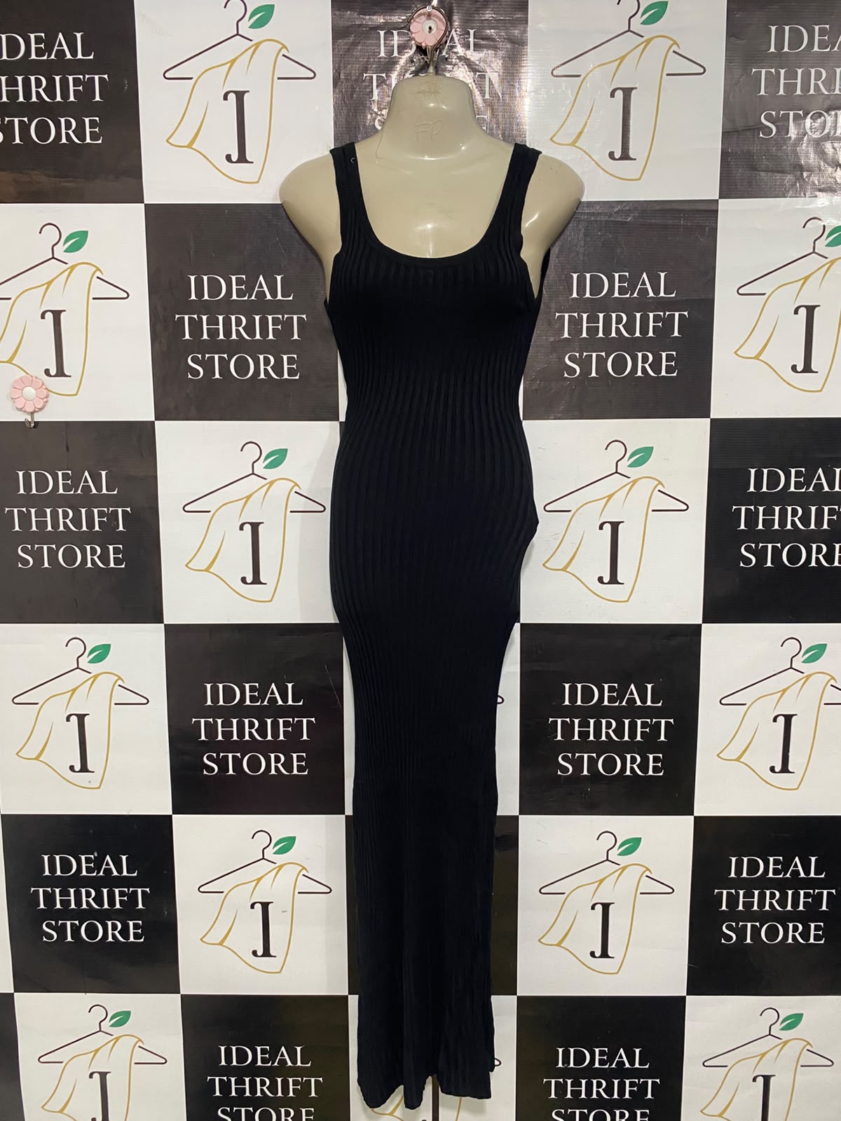 DAZIE |S| BUST 15| A53| BLACK RIBBED SCOOP-NECK TECHNICAL UTILITY MIDI DRESS