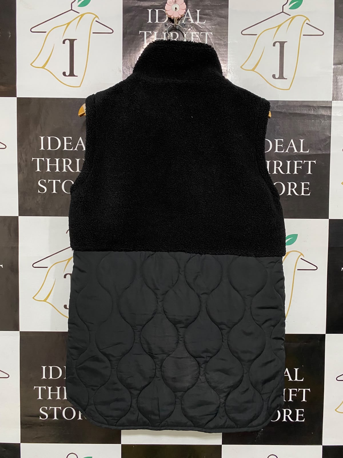 F&F |M| BUST 21| A53| BLACK SHERPA AND QUILTED HYBRID STAND-COLLAR TECHNICAL UTILITY VEST