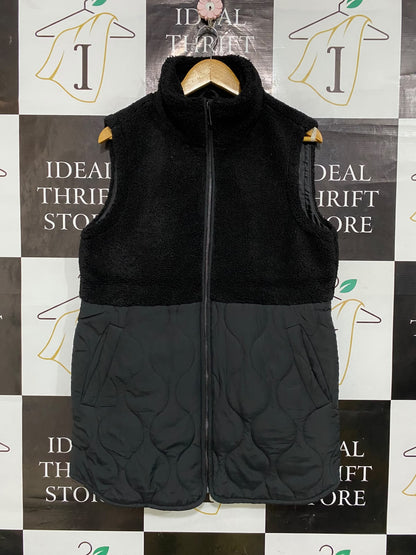 F&F |M| BUST 21| A53| BLACK SHERPA AND QUILTED HYBRID STAND-COLLAR TECHNICAL UTILITY VEST